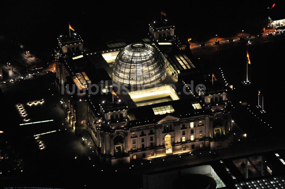 Berlin bei Nacht von oben - Nachtaufnahme / Night Shot Reichstag Berlin