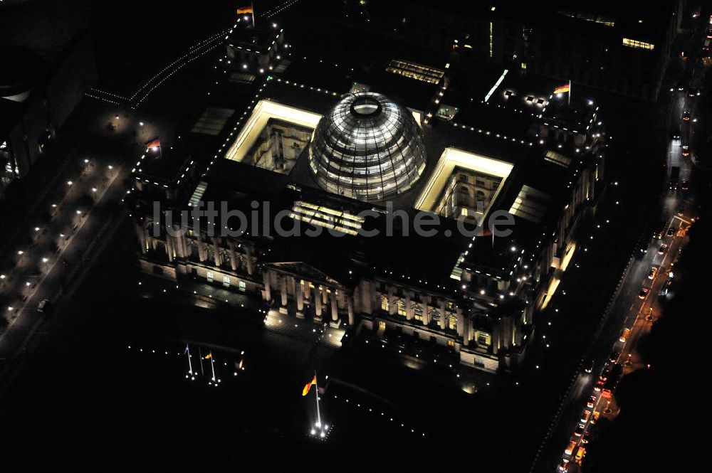 Berlin bei Nacht von oben - Nachtaufnahme / Night Shot Reichstag Berlin