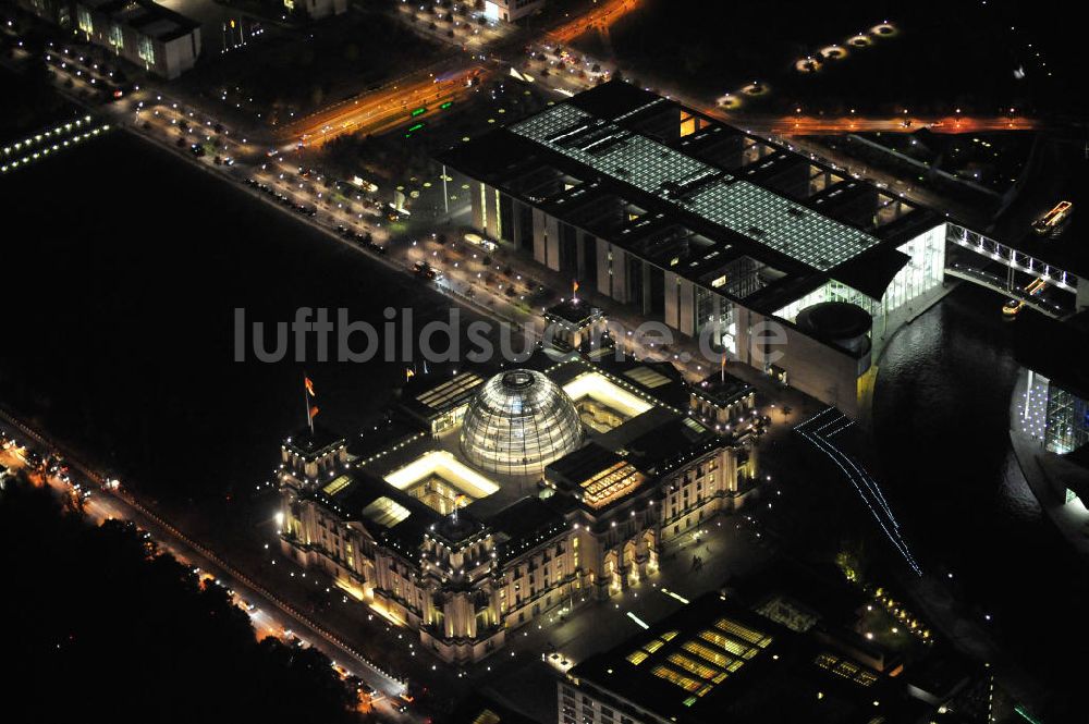 Berlin bei Nacht von oben - Nachtaufnahme / Night Shot Reichstag Berlin