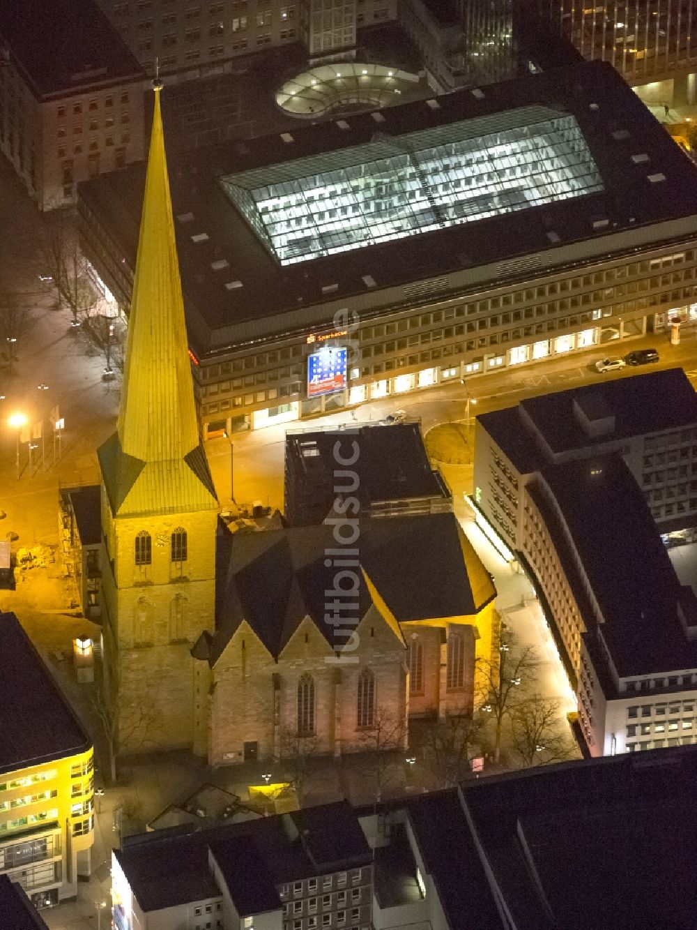 Nachtluftbild Dortmund - Nachtaufnahme Petri Kirche in der Innenstadt von Dortmund im Bundesland Nordrhein-Westfalen NRW