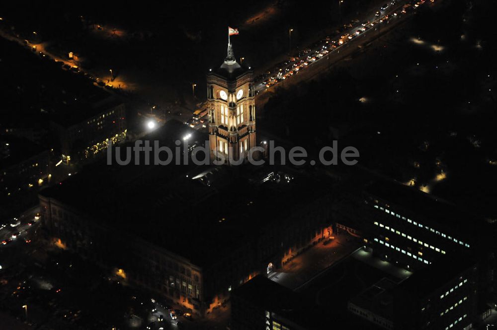 Nacht-Luftaufnahme Berlin - Nachtaufnahme Rotes Rathaus Berlin