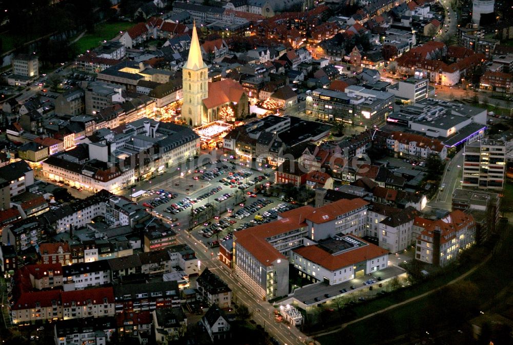 Hamm bei Nacht aus der Vogelperspektive: Nachtaufnahme Stadtzentrum und Innenstadt in Hamm in Nordrhein-Westfalen