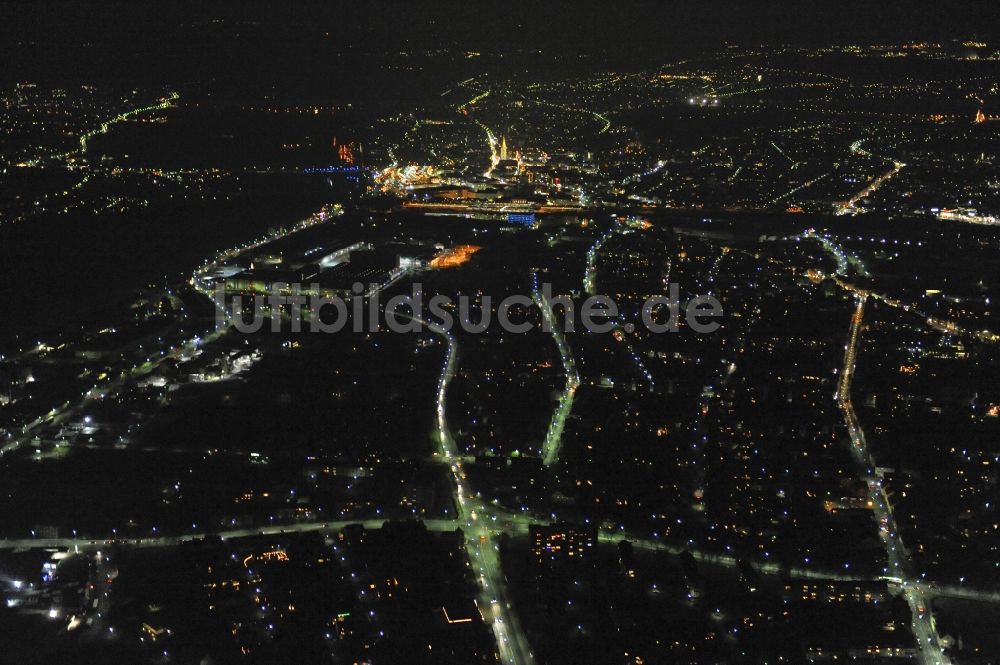 Hamm bei Nacht von oben - Nachtaufnahme des Stadtzentrum mit Weihnachtsmarkt an der Kirche Pauluskirche am Heinrich-Kleist-Forum in Hamm in Nordrhein-Westfalen