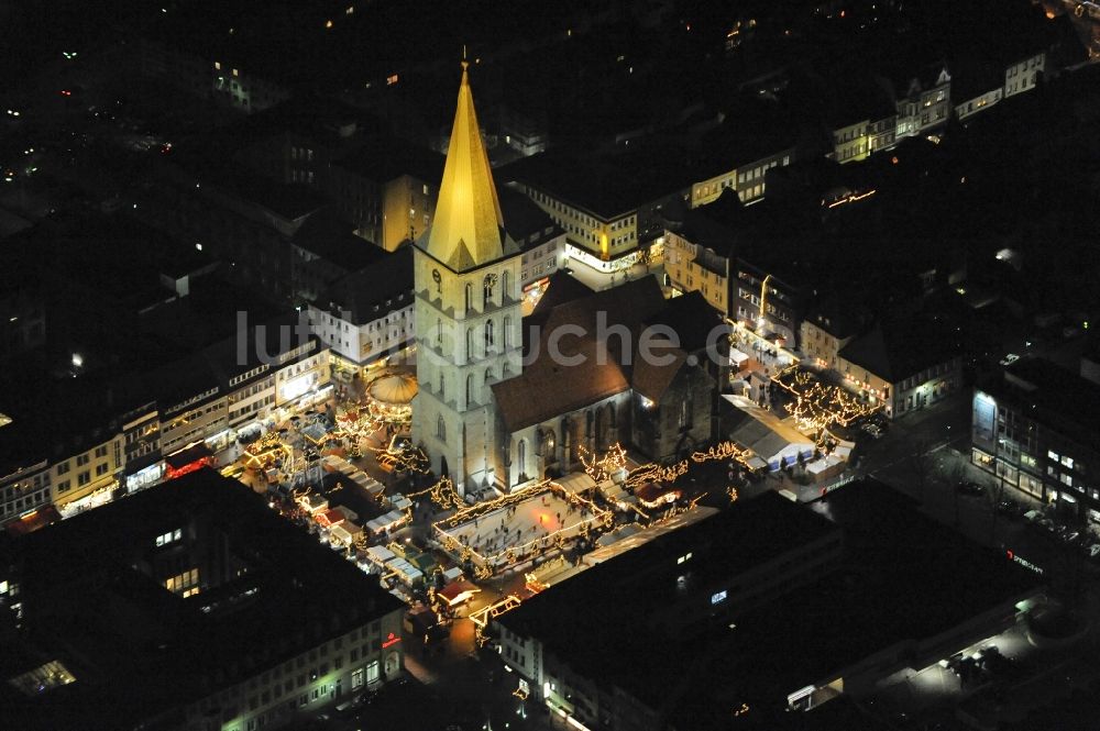 Nachtluftbild Hamm - Nachtaufnahme des Stadtzentrum mit Weihnachtsmarkt an der Kirche Pauluskirche am Heinrich-Kleist-Forum in Hamm in Nordrhein-Westfalen