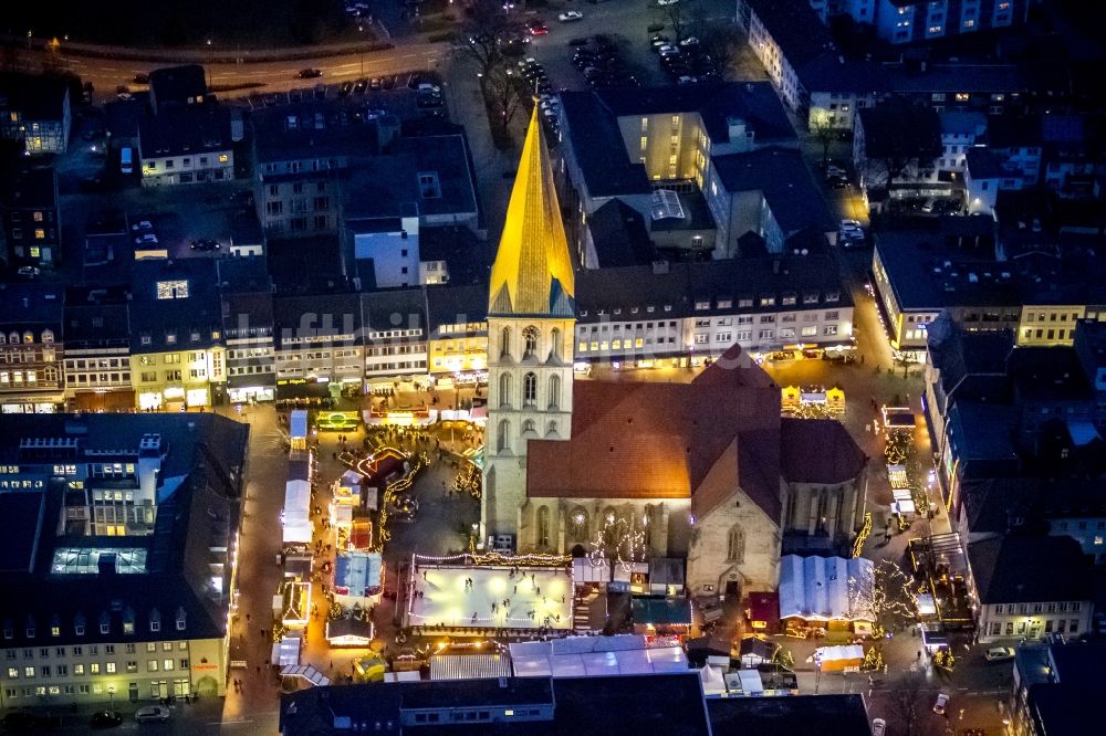 Hamm bei Nacht von oben - Nachtaufnahme des Stadtzentrum mit Weihnachtsmarkt an der Kirche Pauluskirche am Heinrich-Kleist-Forum in Hamm in Nordrhein-Westfalen NRW