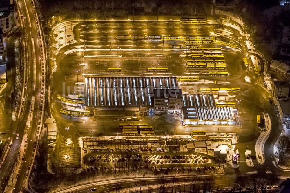 Nacht-Luftaufnahme Essen - Nachtaufnahme vom Strassenbahndepot der Essener Verkehrsbetriebe in Essen im Bundesland Nordrhein-Westfalen