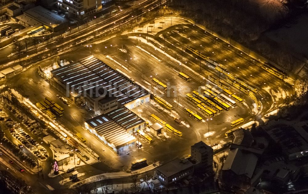 Essen bei Nacht von oben - Nachtaufnahme vom Strassenbahndepot der Essener Verkehrsbetriebe in Essen im Bundesland Nordrhein-Westfalen