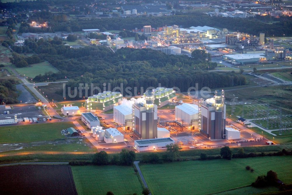 Hamm bei Nacht aus der Vogelperspektive: Nachtaufnahme des Trianel Gas- und Dampfkraftwerks in Hamm-Uentrop in Nordrhein-Westfalen