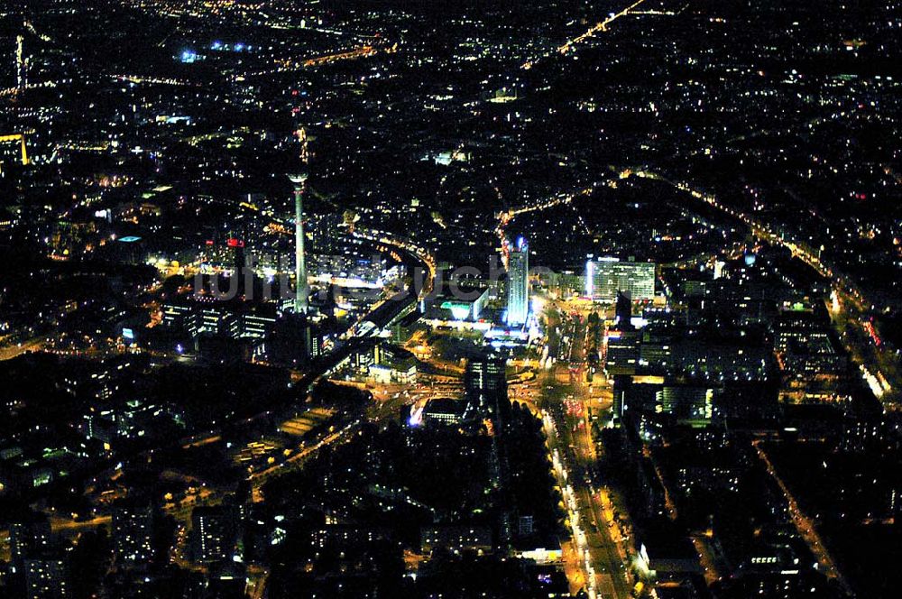 Berlin bei Nacht von oben - Nachtflug über dem Alexanderplatz, Fernsehturm