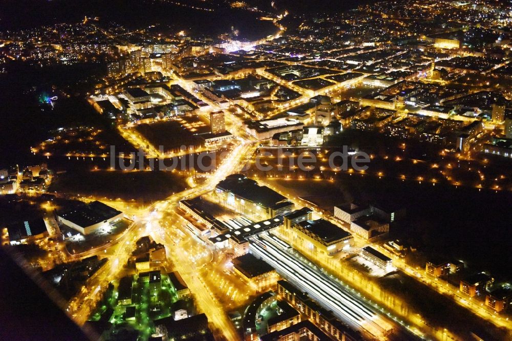 Nachtluftbild Potsdam - Nachtlauftbild vom Hauptbahnhof in Potsdam im Bundesland Brandenburg