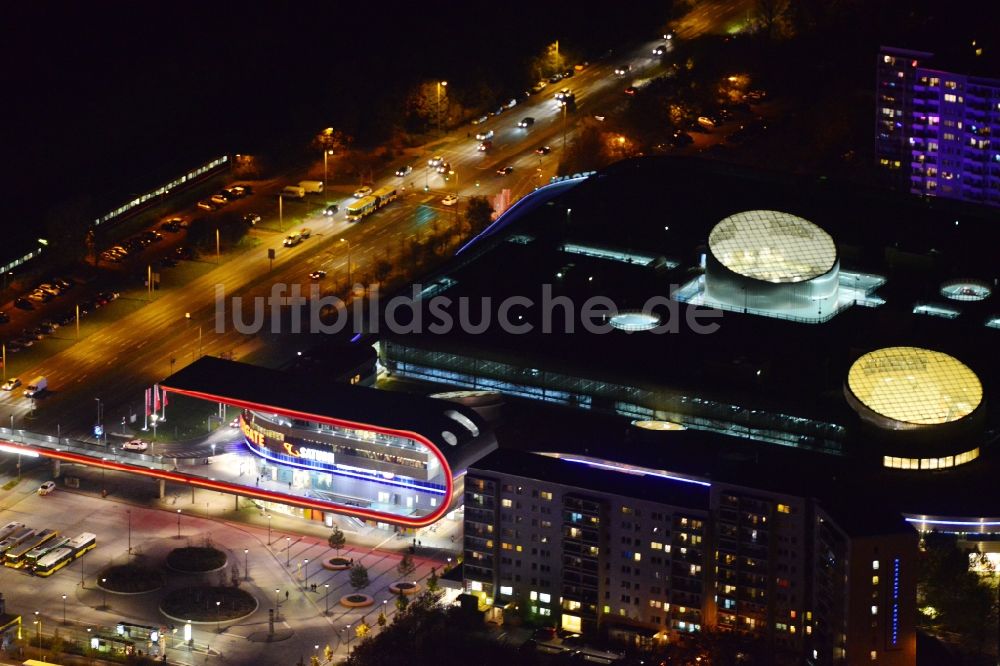 Nacht-Luftaufnahme Berlin - Nachtluftaufnahme des Eastgate Einkaufscenter in Berlin