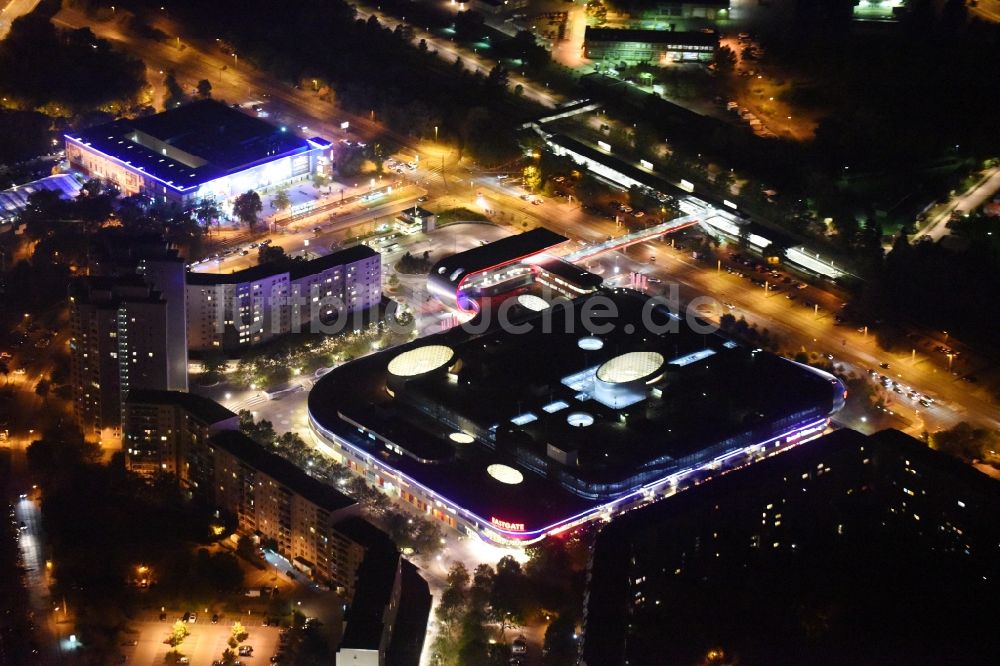 Nachtluftbild Berlin - Nachtluftaufnahme des Eastgate Einkaufscenter im Stadtteil Marzahn in Berlin