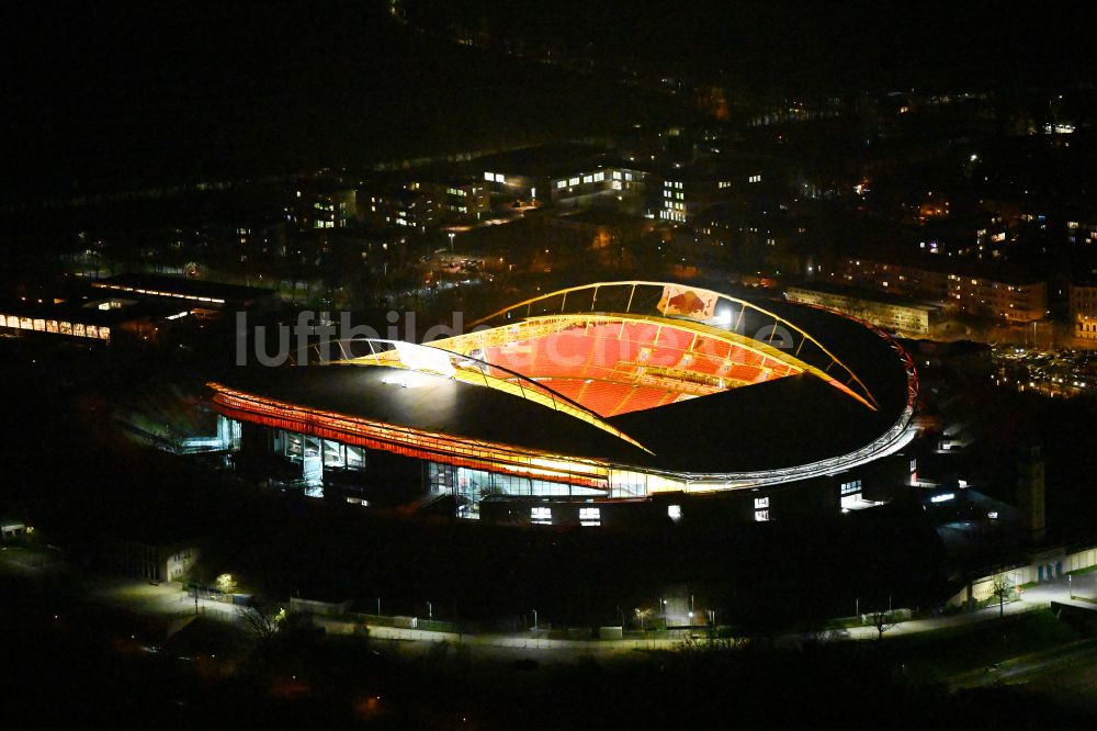 Leipzig bei Nacht aus der Vogelperspektive: Nachtluftvideo Stadion Red Bull Arena in Leipzig im Bundesland Sachsen, Deutschland