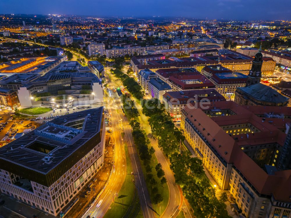 Nachtluftbild Dresden - Nachtluftbild Neubau- Baustelle Verwaltungsgebäude der staatlichen Behörde Verwaltungszentrum am Ferdinandplatz in Dresden im Bundesland Sachsen, Deutschland