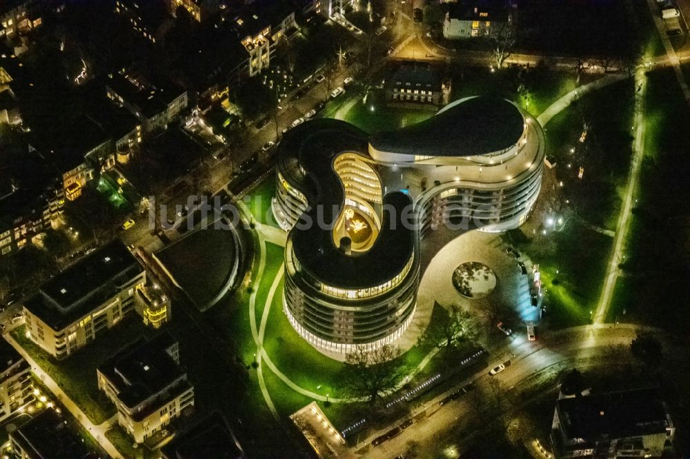 Nacht-Luftaufnahme Hamburg - Nachtluftbild Neubau der Hotelanlage Luxushotel The Fontenay an der Außenalster im Stadtteil Rotherbaum in Hamburg