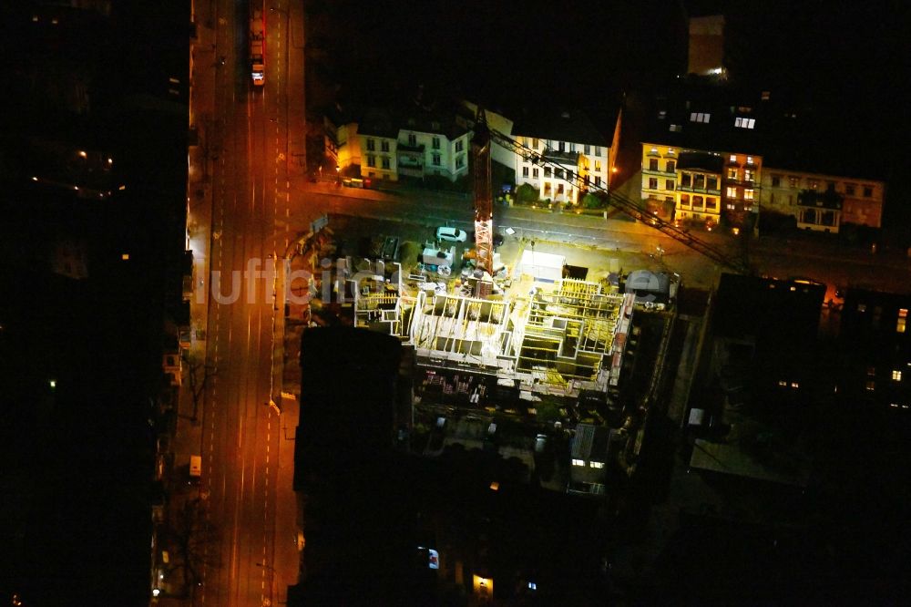 Nachtluftbild Potsdam - Nachtluftbild Neubau einer Mehrfamilienhaus-Wohnanlage Helene-Lange-Straße Ecke Friedrich-Ebert-Straße in Potsdam im Bundesland Brandenburg, Deutschland