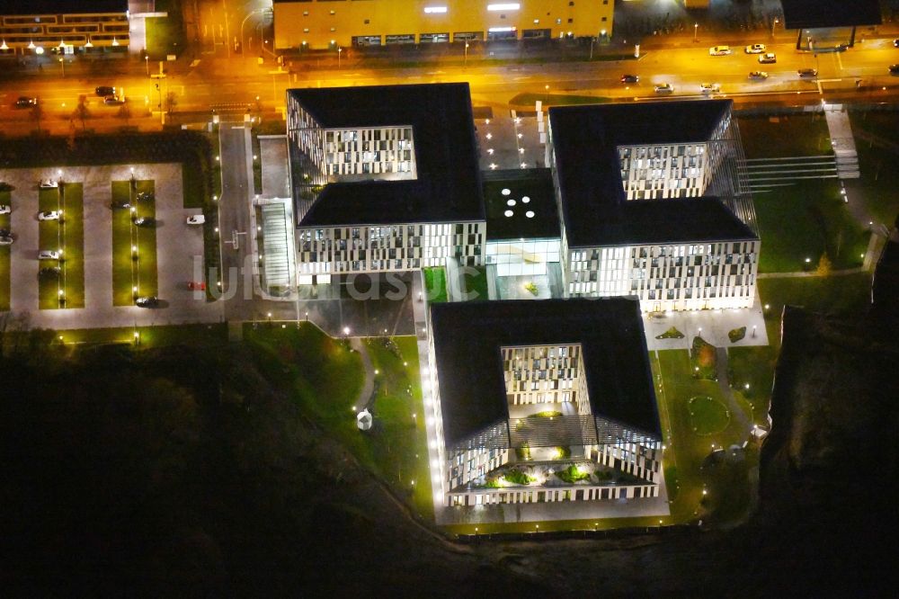 Potsdam bei Nacht aus der Vogelperspektive: Nachtluftbild Neubauprojekt der Investitionsbank des Landes Brandenburg in Potsdam