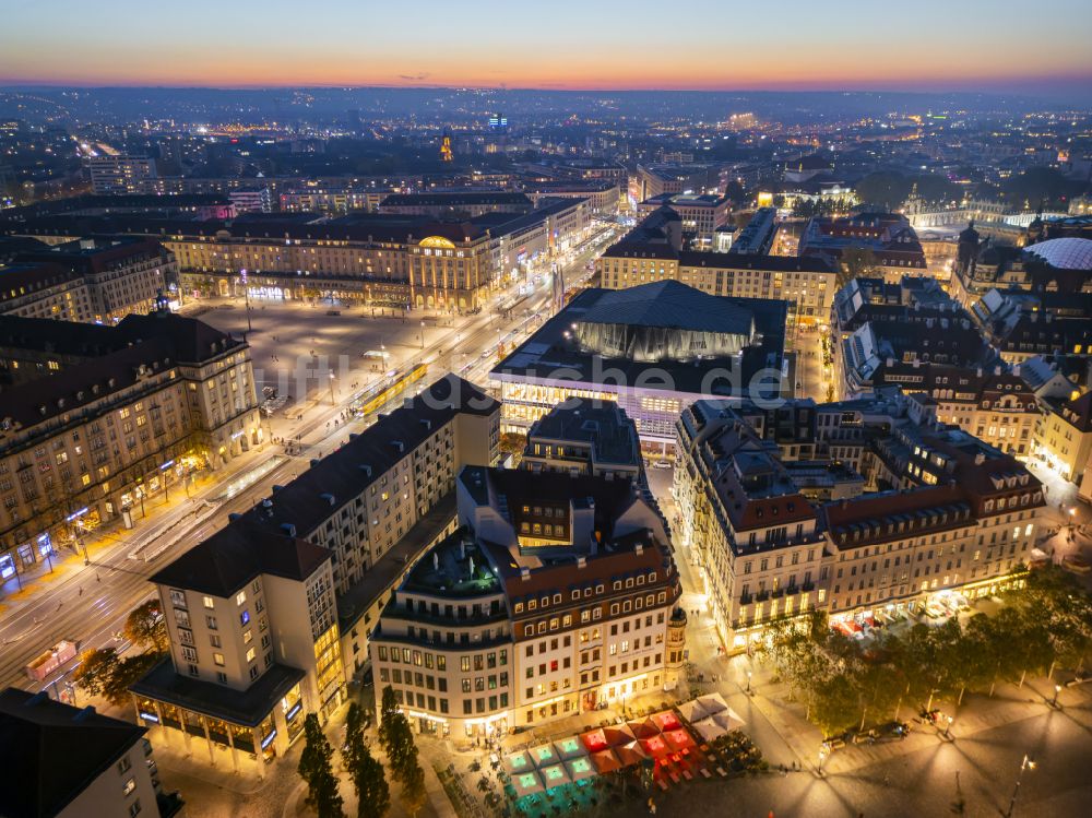 Nachtluftbild Dresden - Nachtluftbild Neumarkt - Palais der USD Immobilien GmbH in Dresden im Bundesland Sachsen