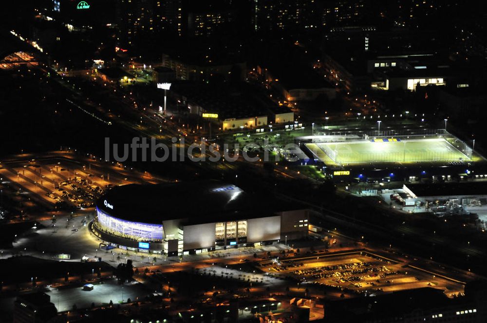 Berlin bei Nacht von oben - O2 World Arena Berlin-Friedrichshain bei Nacht / at Night