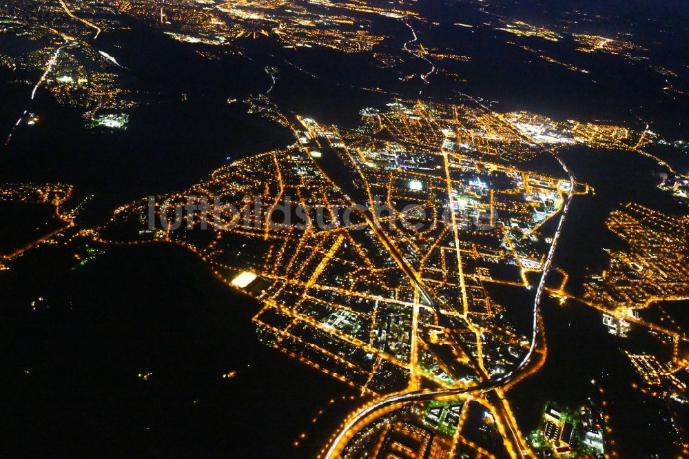 Potsdam bei Nacht von oben - Nachtluftbild Ortsteil Babelsberg in Potsdam im Bundesland Brandenburg, Deutschland