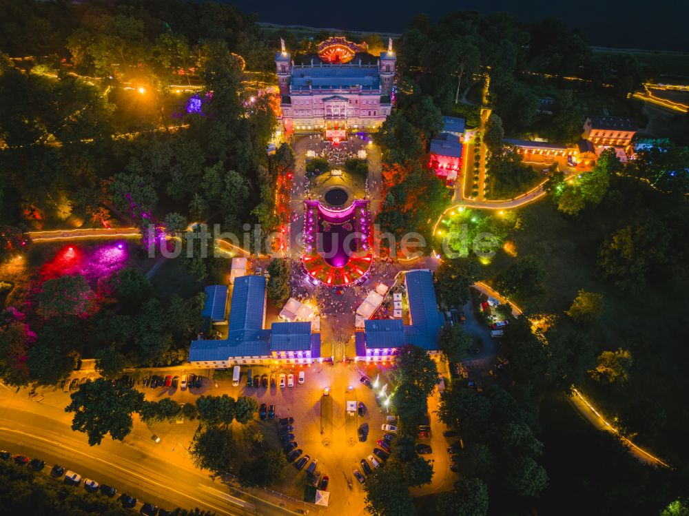 Nachtluftbild Dresden - Nachtluftbild Palais des Schloss Albrechtsberg in Dresden im Bundesland Sachsen, Deutschland