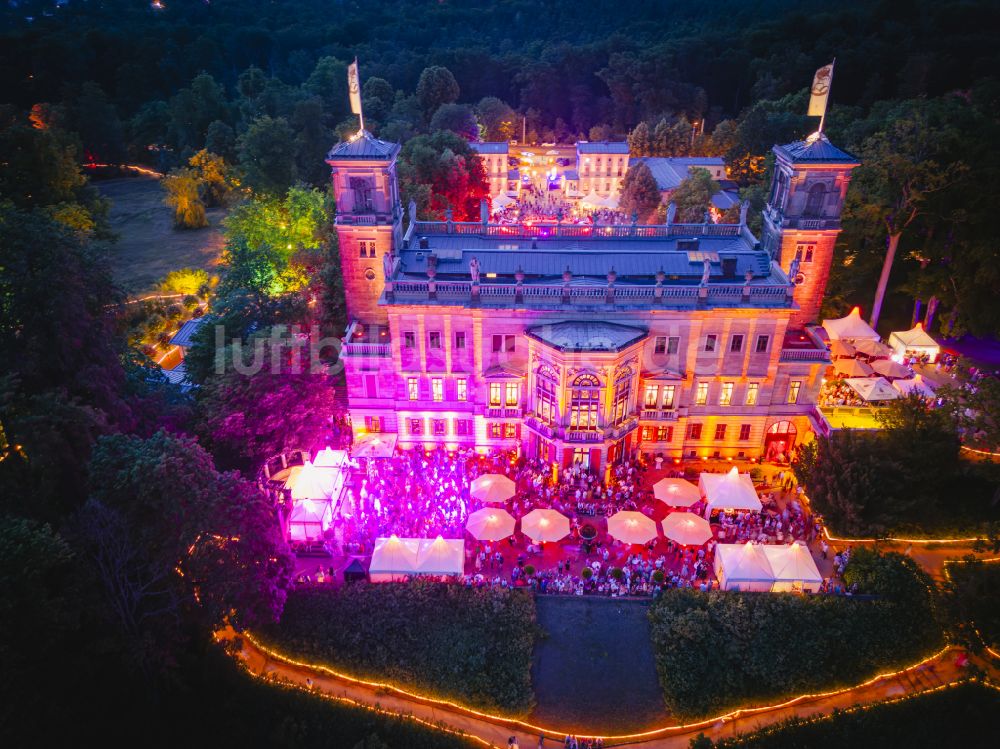 Dresden bei Nacht von oben - Nachtluftbild Palais des Schloss Albrechtsberg in Dresden im Bundesland Sachsen, Deutschland