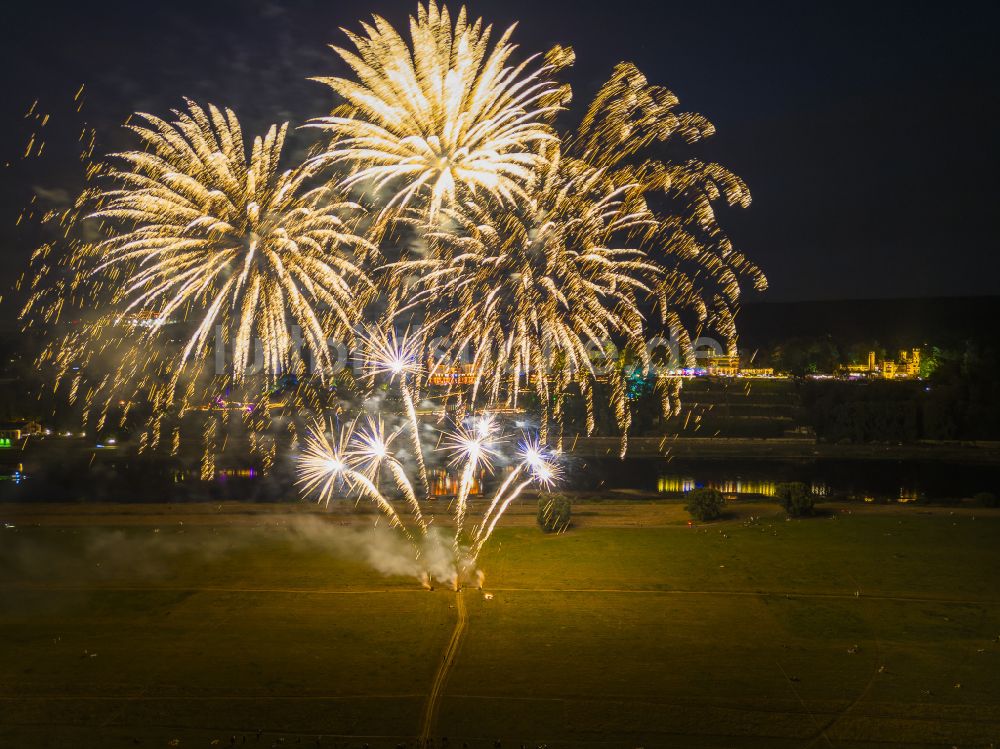 Dresden bei Nacht von oben - Nachtluftbild Palais des Schloss Albrechtsberg in Dresden im Bundesland Sachsen, Deutschland