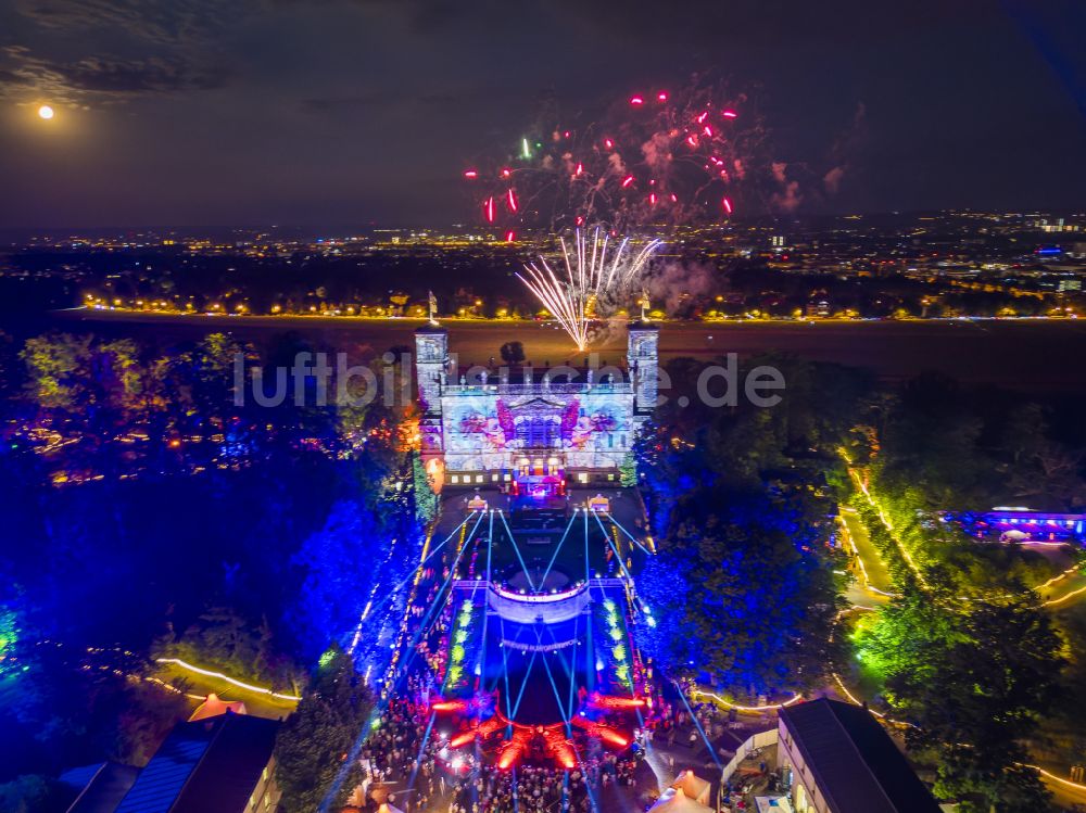 Nacht-Luftaufnahme Dresden - Nachtluftbild Palais des Schloss Albrechtsberg in Dresden im Bundesland Sachsen, Deutschland