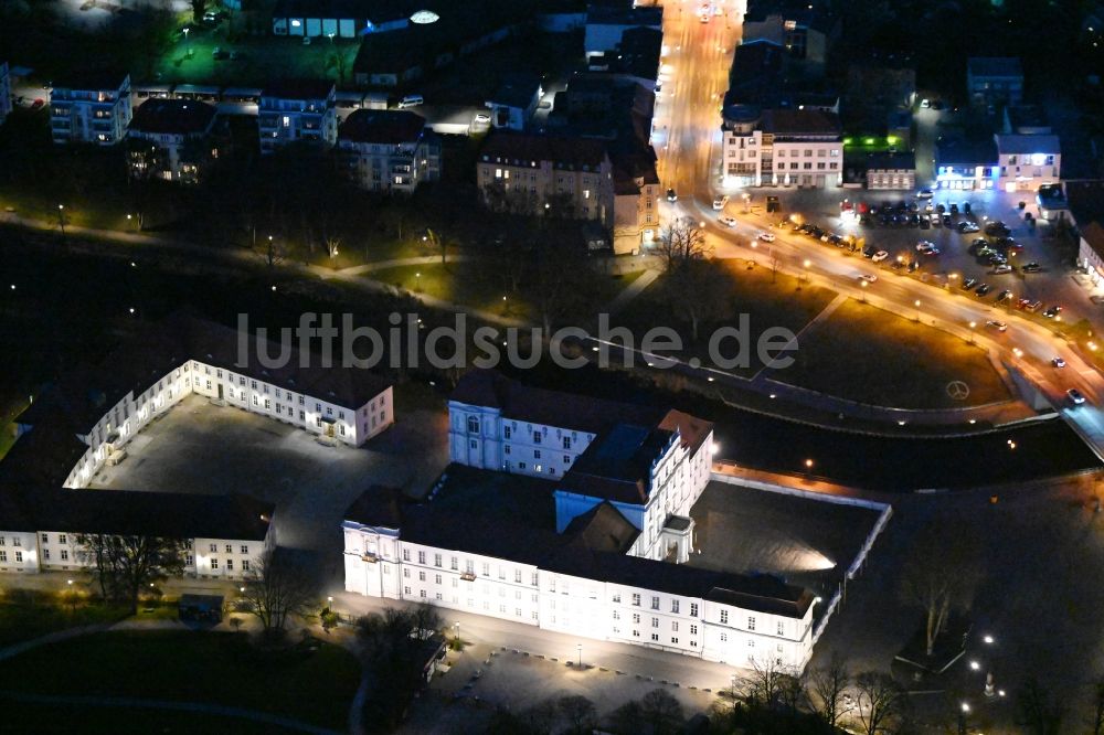 Nachtluftbild Oranienburg - Nachtluftbild Palais des Schloss Oranienburg in Oranienburg im Bundesland Brandenburg, Deutschland