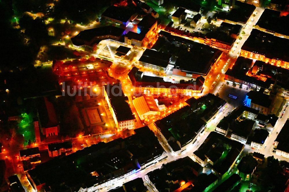 Nacht-Luftaufnahme Zweibrücken - Nachtluftbild Palais des Schloss am Schlossplatz in Zweibrücken im Bundesland Rheinland-Pfalz, Deutschland