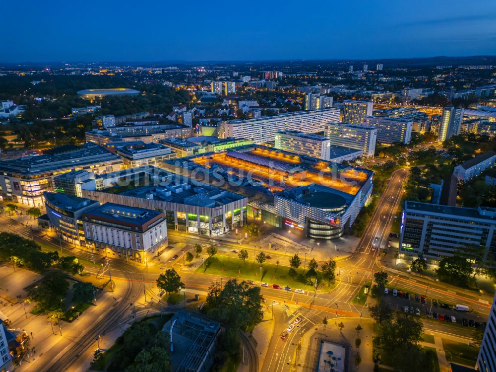 Dresden bei Nacht von oben - Nachtluftbild Platz- Ensemble Dippoldiswalder Platz in Dresden im Bundesland Sachsen, Deutschland