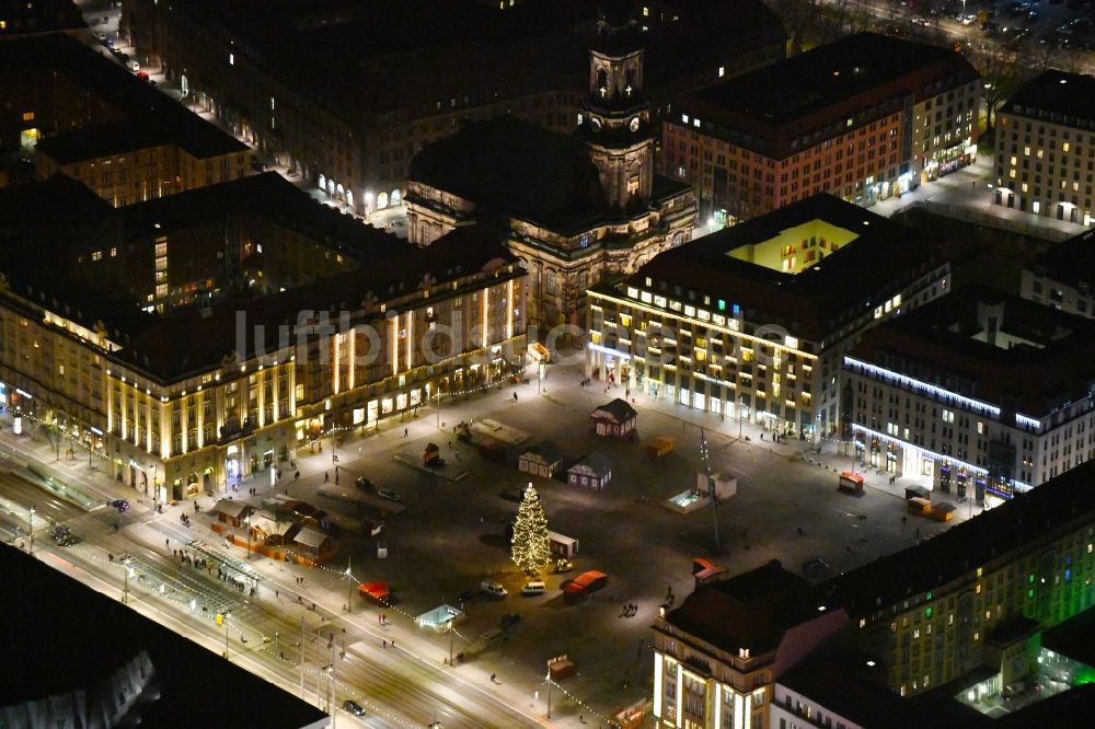 Nacht-Luftaufnahme Dresden - Nachtluftbild Platz- Ensemble Dresdner Striezelmarkt am Altmarkt im Ortsteil Altstadt in Dresden im Bundesland Sachsen, Deutschland