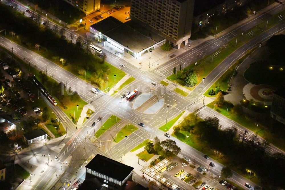 Nachtluftbild Dresden - Nachtluftbild Platz- Ensemble Pirnaischer Platz in Dresden im Bundesland Sachsen, Deutschland