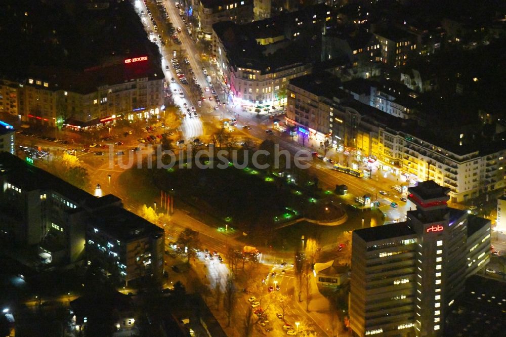 Nacht-Luftaufnahme Berlin - Nachtluftbild Platz- Ensemble Theodor-Heuss-Platz im Ortsteil Charlottenburg in Berlin, Deutschland