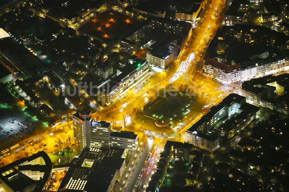 Nachtluftbild Berlin - Nachtluftbild Platz- Ensemble Theodor-Heuss-Platz im Ortsteil Charlottenburg in Berlin, Deutschland