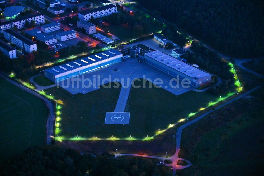 Ahrensfelde bei Nacht aus der Vogelperspektive: Nachtluftbild Polizei- Helikopter- Landeplatz in Ahrensfelde im Bundesland Brandenburg