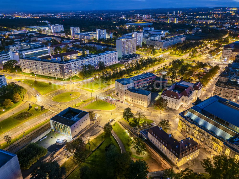 Dresden bei Nacht von oben - Nachtluftbild Rathenauplatz in Dresden im Bundesland Sachsen, Deutschland