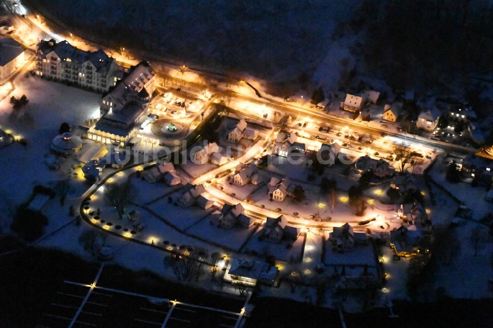 Werder (Havel) bei Nacht aus der Vogelperspektive: Nachtluftbild Resort Schwielowsee Hotel Seaside Garden in Petzow, einem Ortsteil von Werder im Bundesland Brandenburg