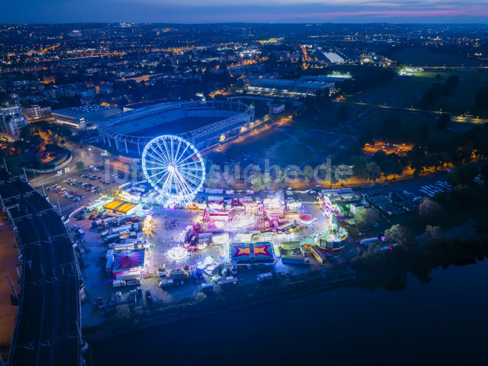 Nacht-Luftaufnahme Dresden - Nachtluftbild Rummel auf dem Volksfestgelände in Dresden im Bundesland Sachsen, Deutschland