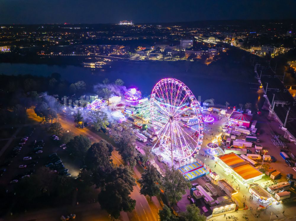 Nacht-Luftaufnahme Dresden - Nachtluftbild Rummel auf dem Volksfestgelände in Dresden im Bundesland Sachsen, Deutschland