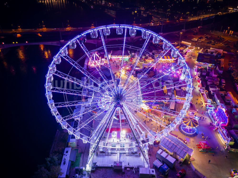 Nachtluftbild Dresden - Nachtluftbild Rummel auf dem Volksfestgelände in Dresden im Bundesland Sachsen, Deutschland