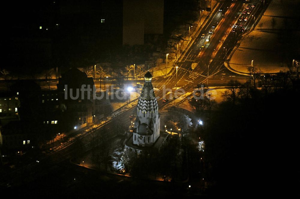 Leipzig bei Nacht aus der Vogelperspektive: Russische Gedächtniskirche Leipzig bei Nacht