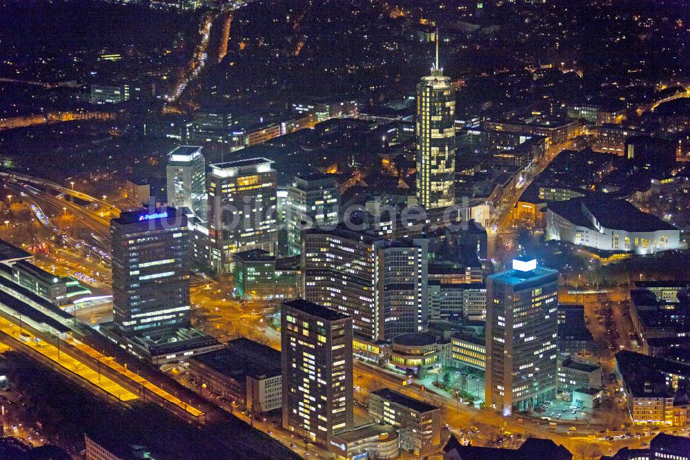 Nacht-Luftaufnahme Essen - RWE-Konzernzentrale in Essen bei Nacht