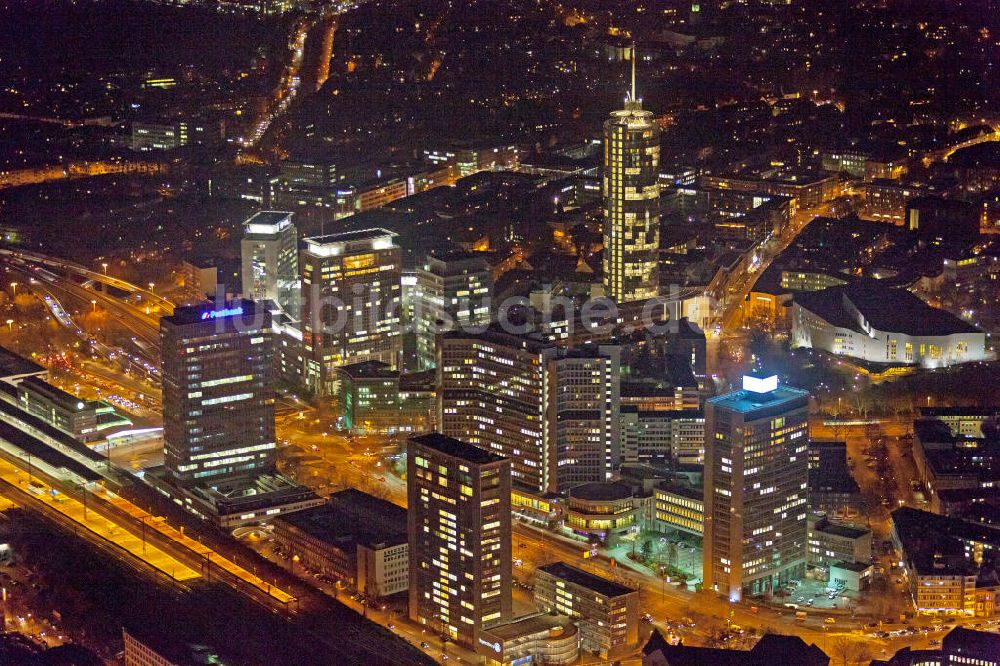 Essen bei Nacht von oben - RWE-Konzernzentrale in Essen bei Nacht