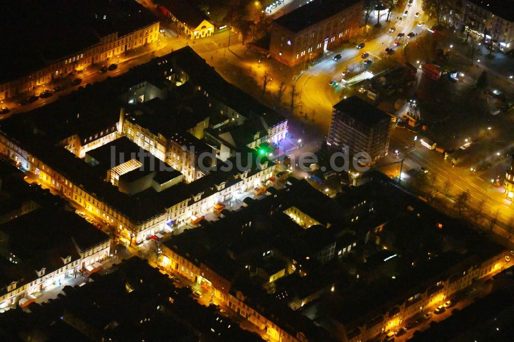 Nachtluftbild Potsdam - Nachtluftbild Sanierung des Bauwerkes Brandenburger Tor am Luisenplatz im Ortsteil Innenstadt in Potsdam im Bundesland Brandenburg, Deutschland