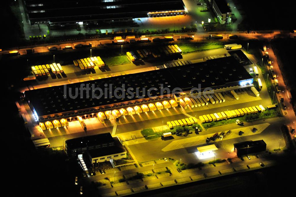 Schönefeld bei Berlin bei Nacht aus der Vogelperspektive: Schönefeld bei Nacht / Night shot Dachser