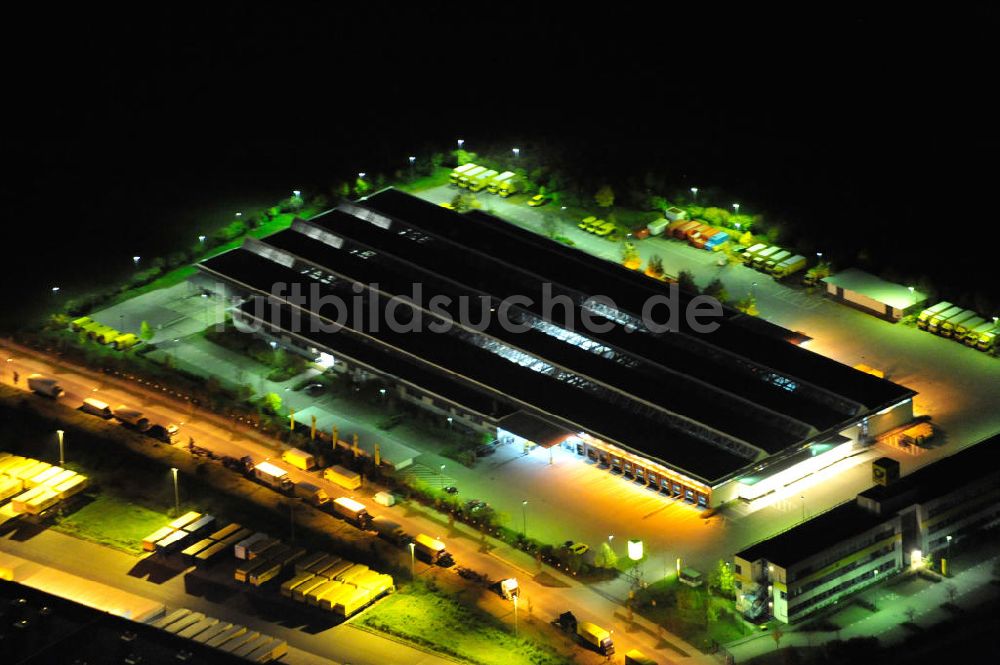 Nachtluftbild Schönefeld bei Berlin - Schönefeld bei Nacht / Night shot Deutsche Post