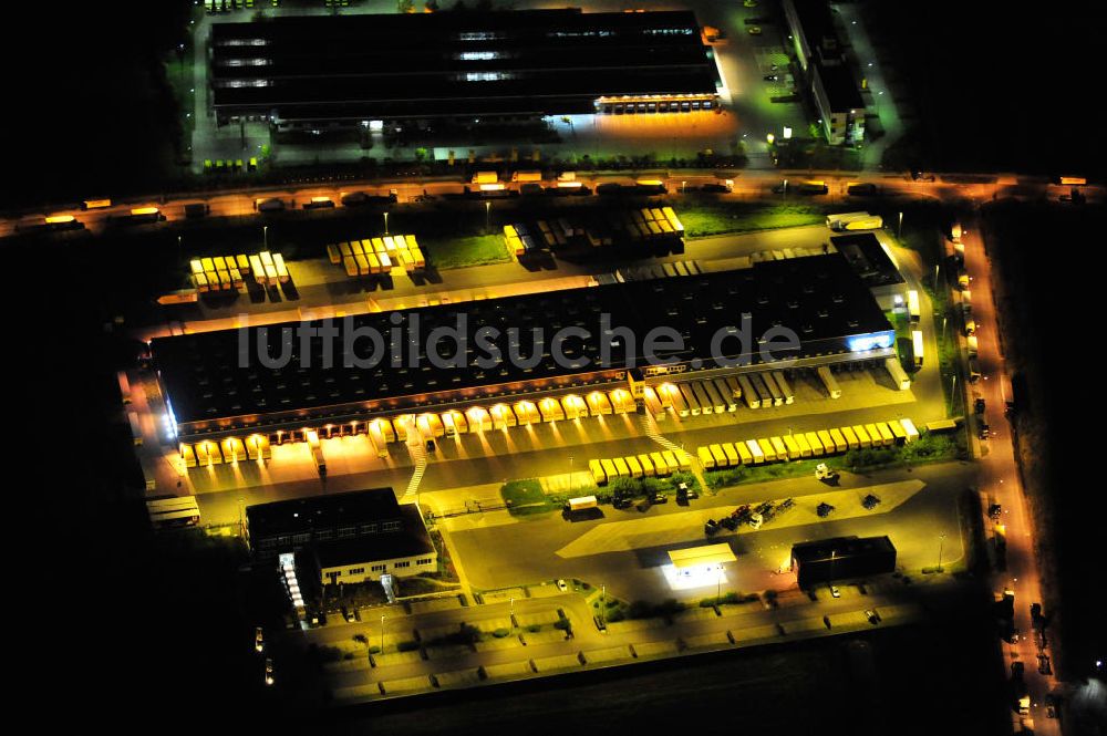 Nacht-Luftaufnahme Schönefeld bei Berlin - Schönefeld bei Nacht / Night shot Lokistikzentrum Dachser