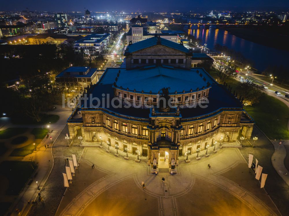 Nachtluftbild Dresden - Nachtluftbild Semperoper am Theaterplatz in Dresden im Bundesland Sachsen, Deutschland