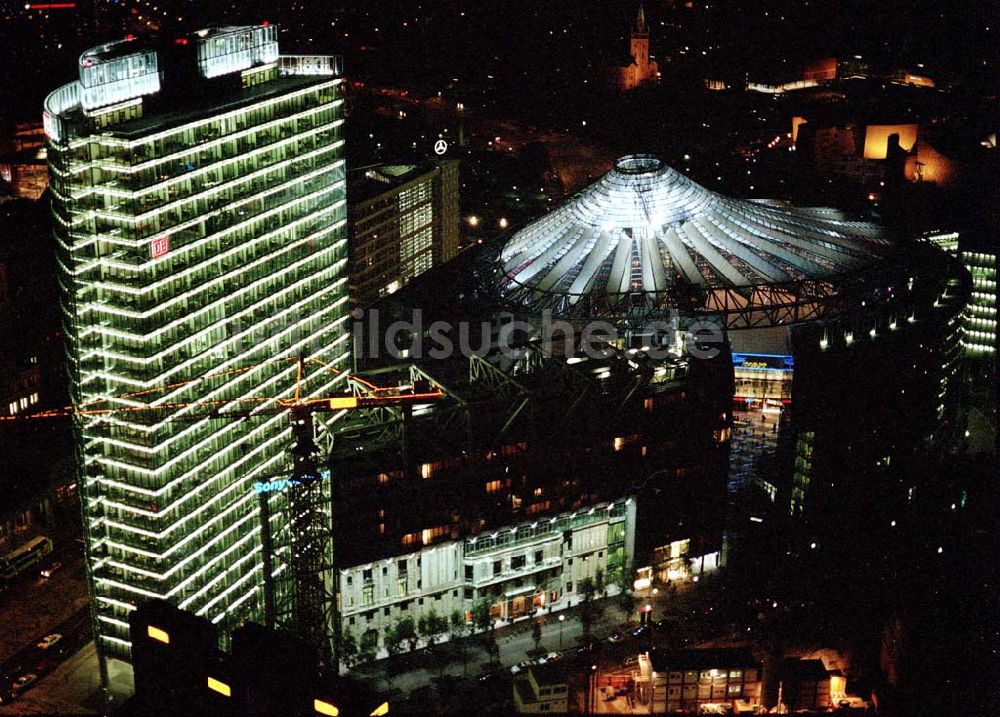 Nacht-Luftaufnahme Berlin - Sony-Center bei Nacht am Potsdamer Platz